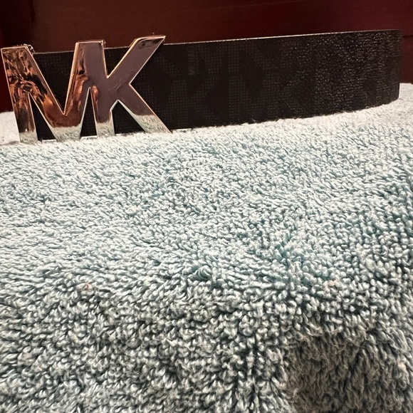 GUC Michael Kors black and silver belt - Picture 2 of 4